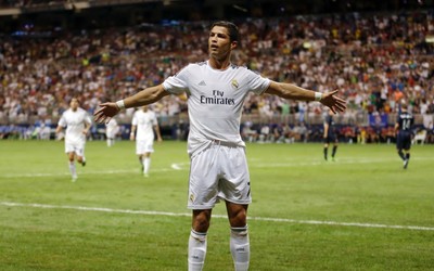 飞亚体育播报-德巴斯特这脚传球妙到毫巅助攻队友